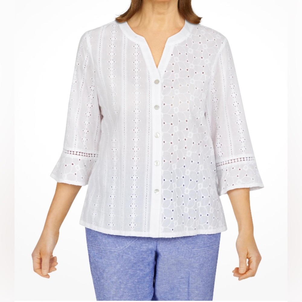 Alfred Dunner White Eyelet Button-Up Blouse Size Small